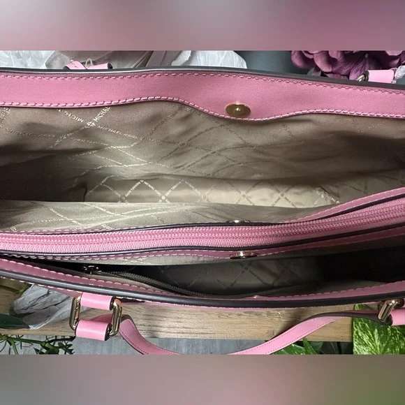 Michael Kors Sheila Carnation (Pink) Multi-Function Large Tote Bag. NWT. - Picture 9 of 10